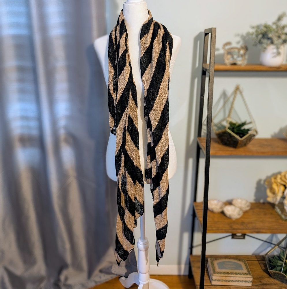 Versatile NWOT Black and Tan Scarf